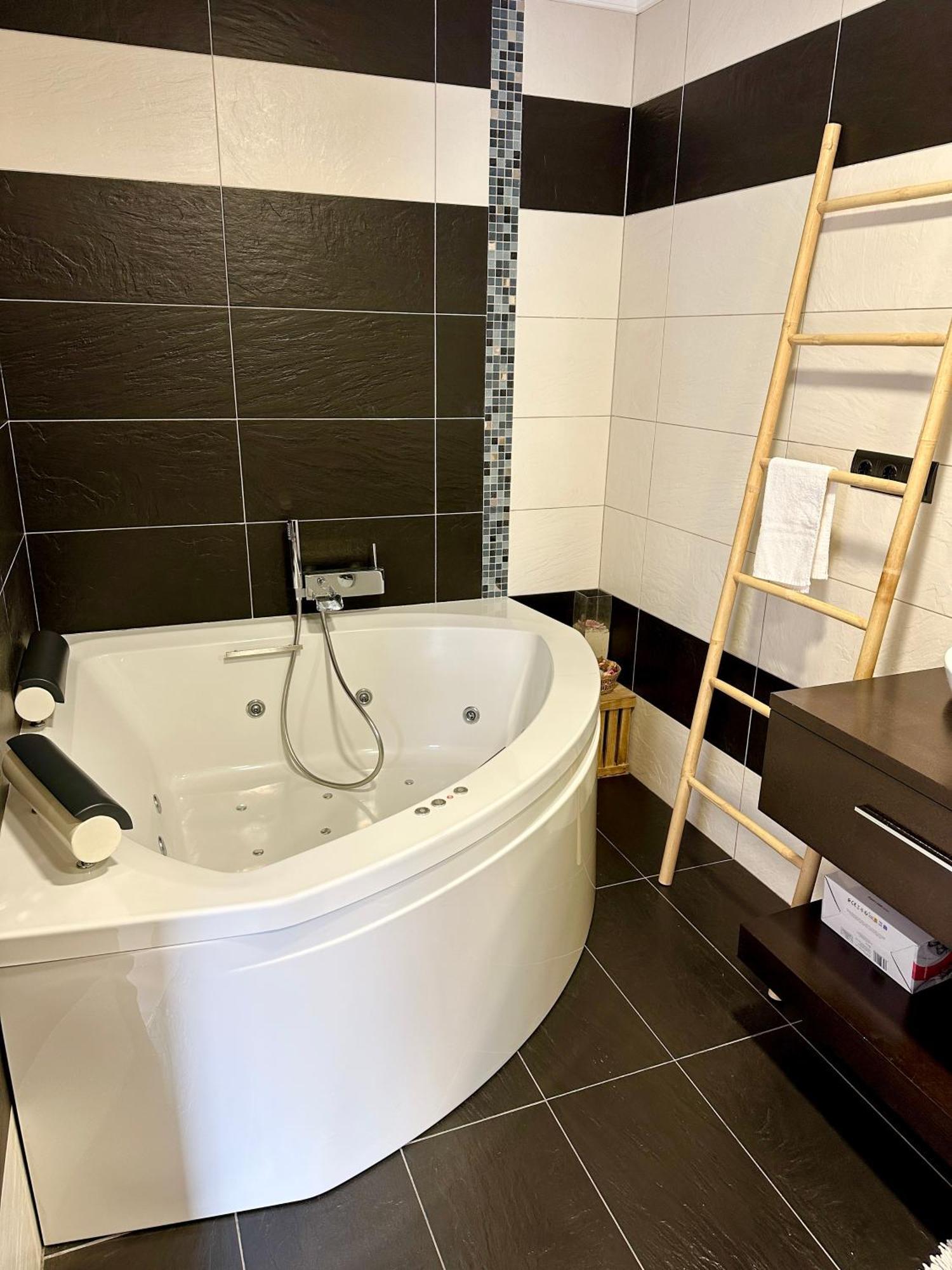 Casa Con Jacuzzi Y Piscina Con Vistas Al Castillo Corbera de Alcira エクステリア 写真